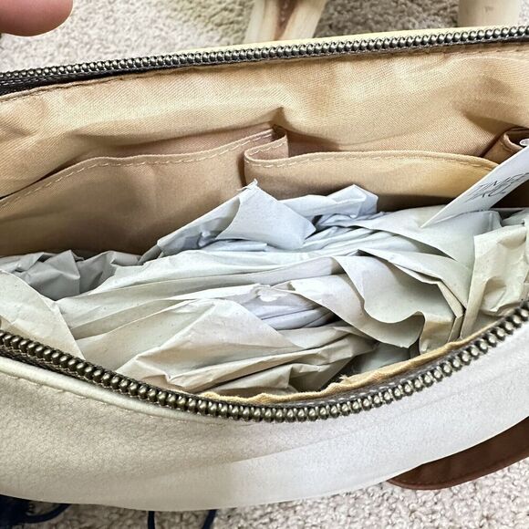 Time and Tru Dayana‎ Essential Crossbody Bag with Adjustable Strap Beige Tan - Picture 8 of 8